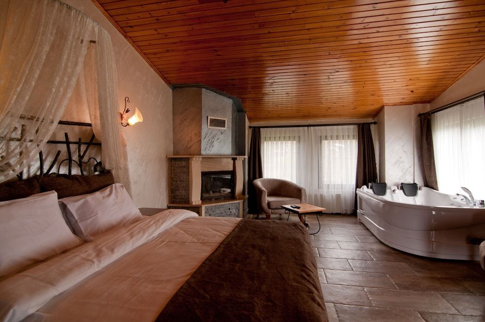 Deluxe Double Room, Jetted Tub, River View