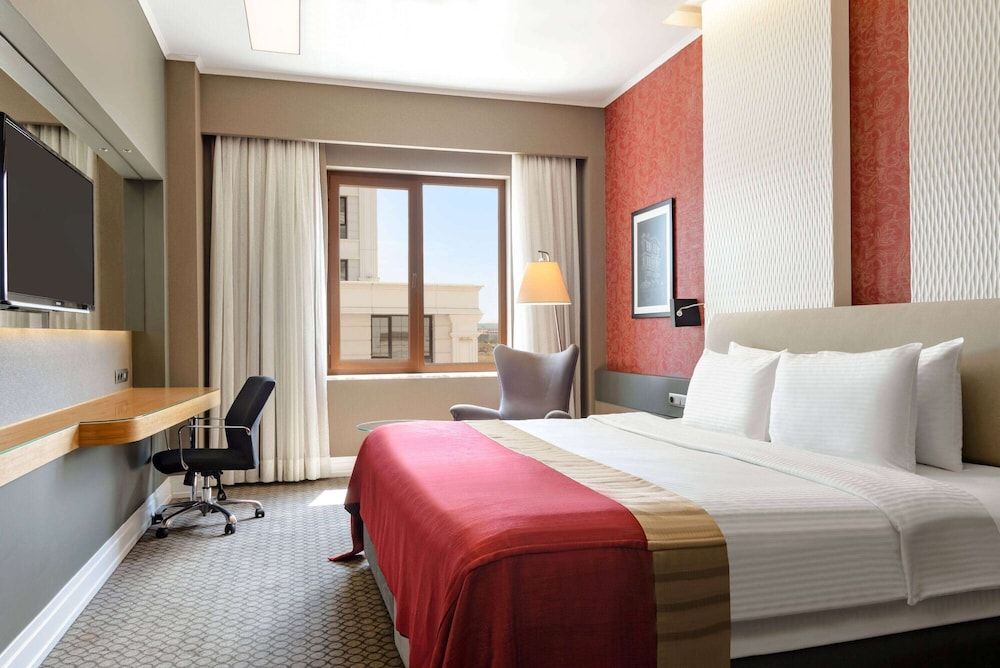 Room, 1 King Bed, Accessible, Smoking (Mobility,Roll-In Shower)