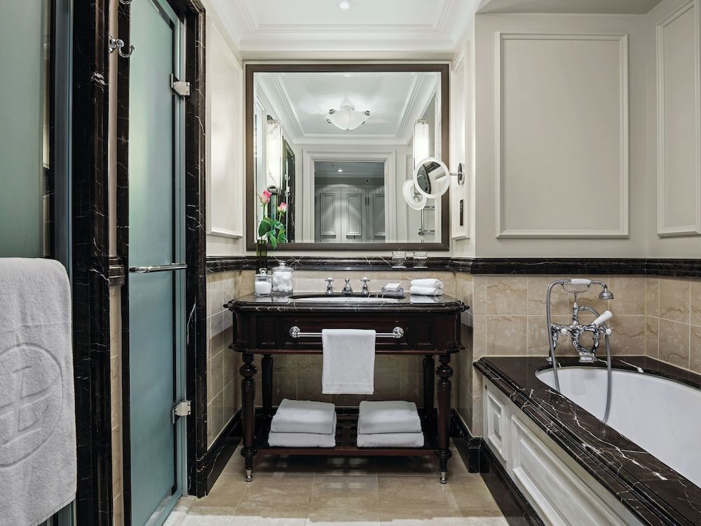 The Langham, London Superior Room (1 Queen Bed) 4