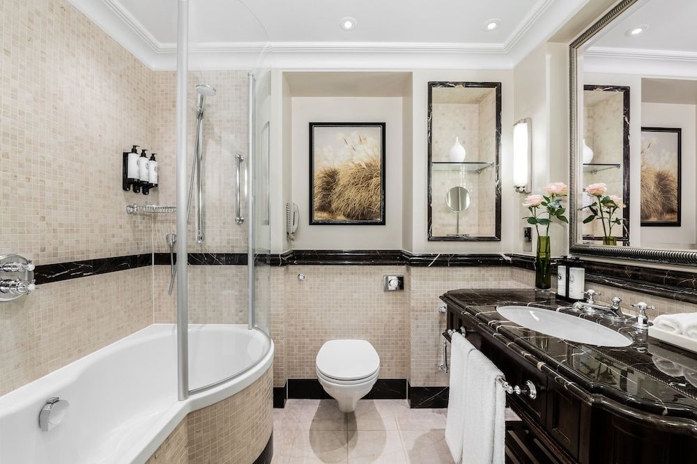 The Langham, London Superior Room (1 Queen Bed) 3