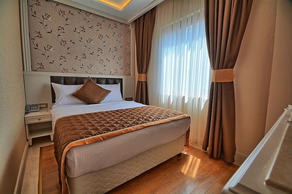 Samir Deluxe Hotel Luxury Double Room, 1 King Bed, Non Smoking 3