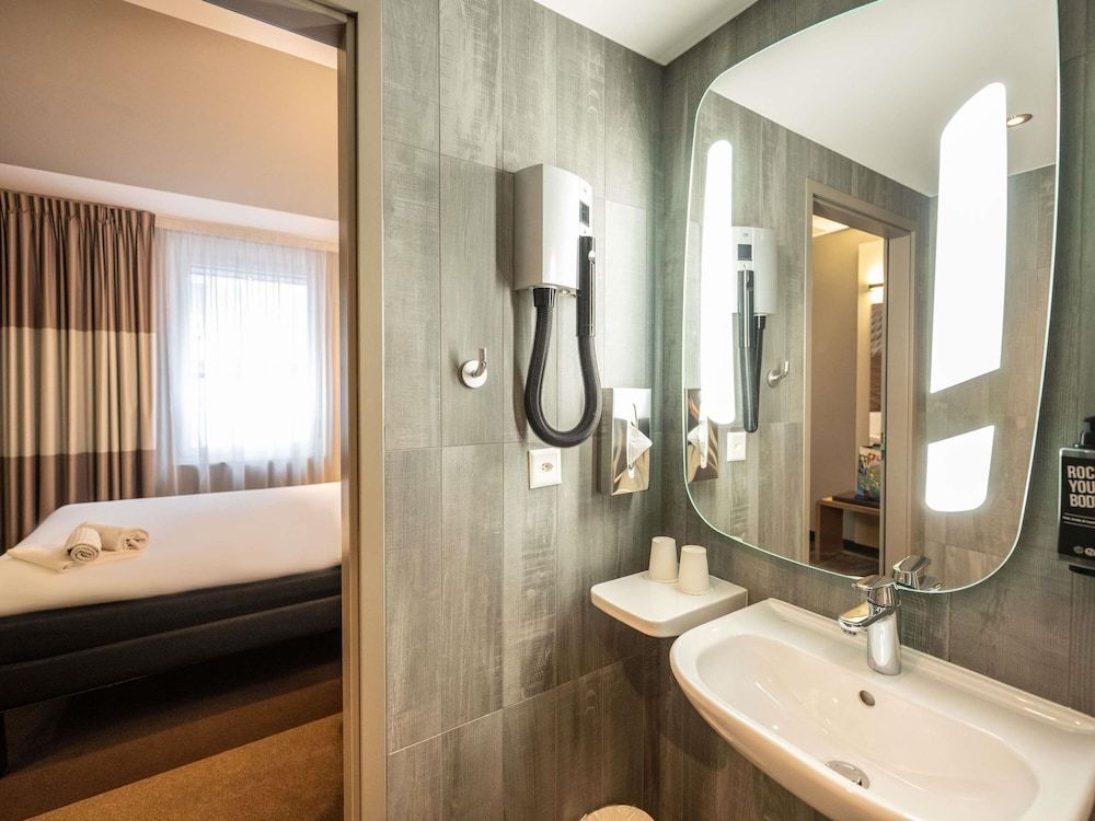 undefined ibis Geneve Centre Lac 8