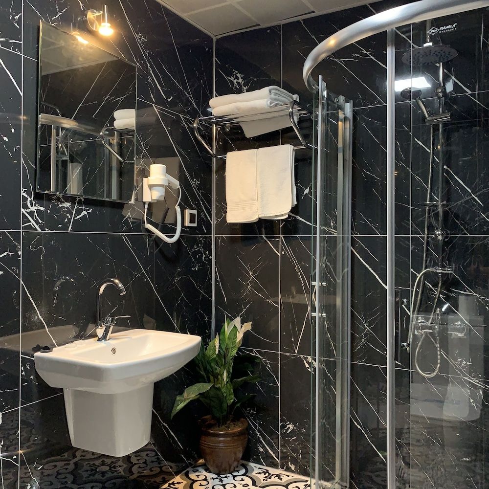 Omur Hotel Standard Triple Room 7