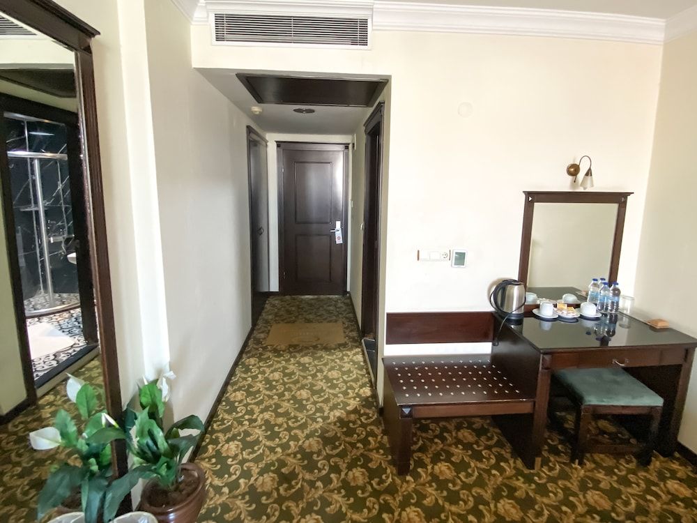 Omur Hotel Standard Triple Room 13