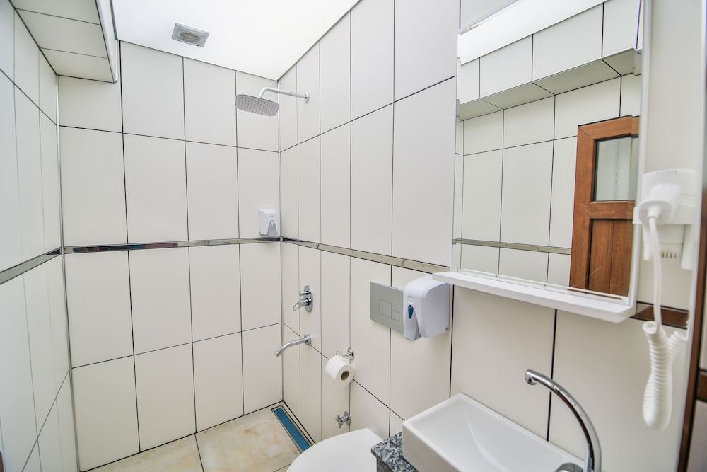 Amasra Ayisigi Pansiyon Economy Triple Room (No view) 5