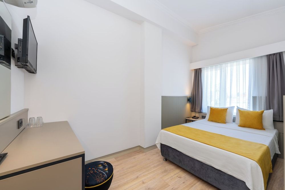 undefined Lemon Hotel 4