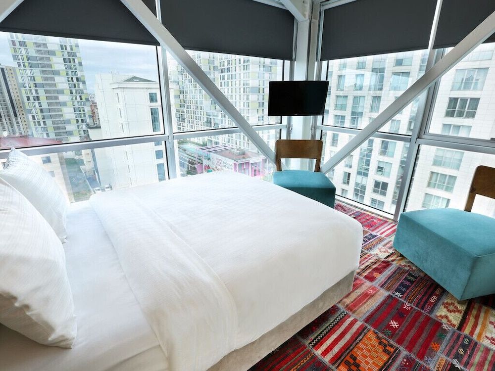 undefined Discovery Hotel 2