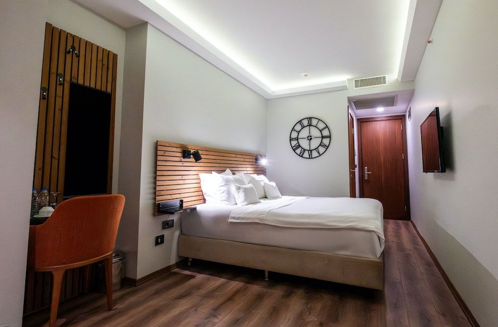 undefined Discovery Hotel 7