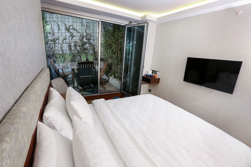 undefined Discovery Hotel 3