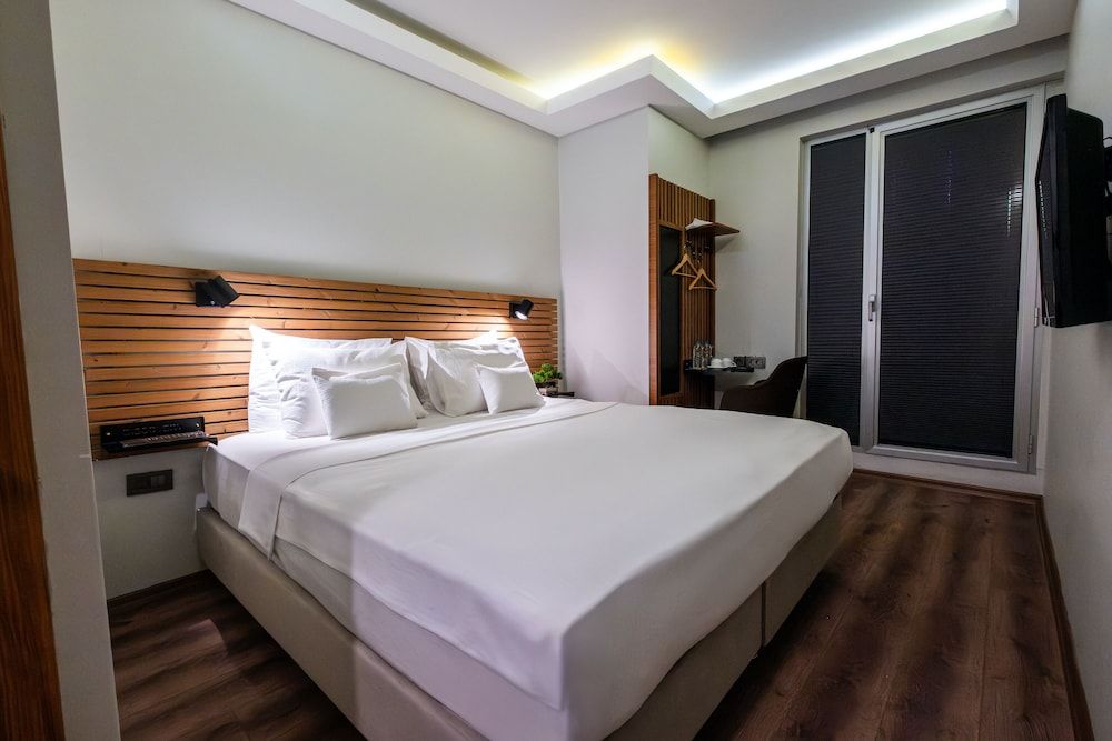 undefined Discovery Hotel 4