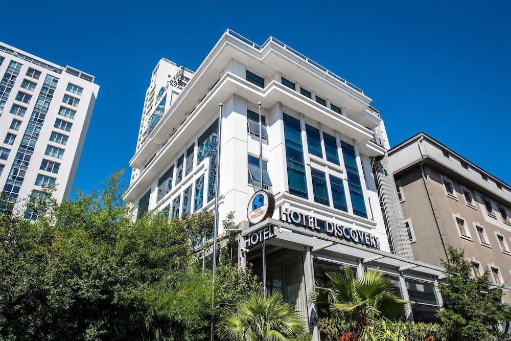 undefined Discovery Hotel