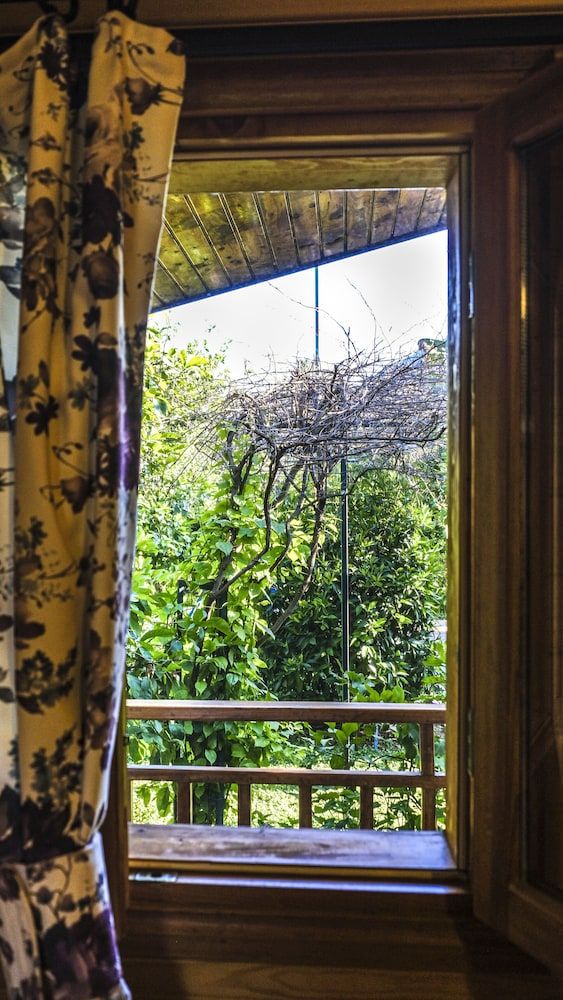 Lemon Garden Lodge Bungalow 7