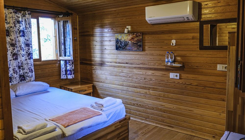 Lemon Garden Lodge Bungalow 2