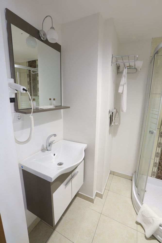 Hotel Ankatra Roof Room with Glass Ceiling 4