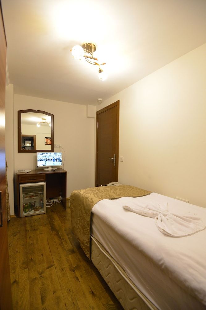 Hotel Ankatra King Room with Balcony 12