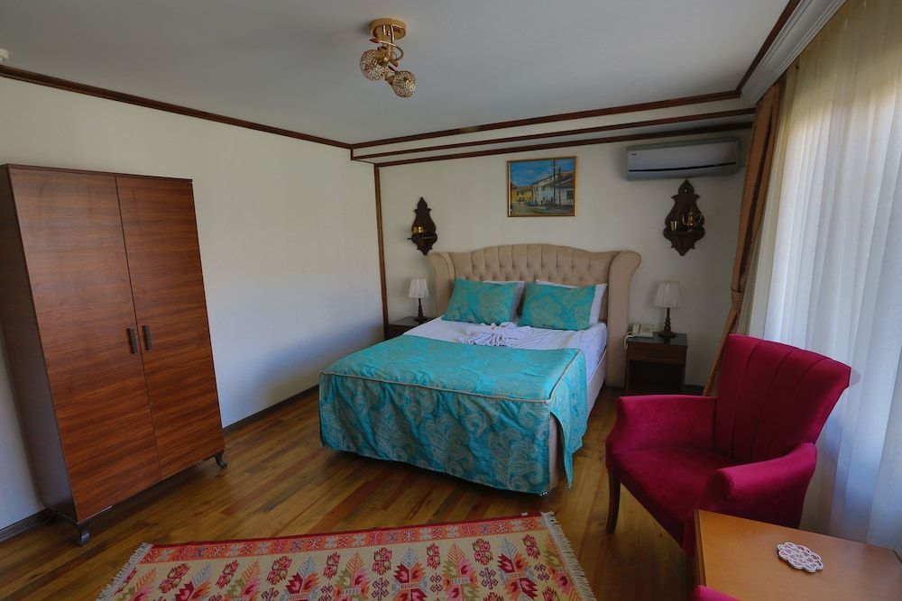 Hotel Ankatra King Room with Balcony 8