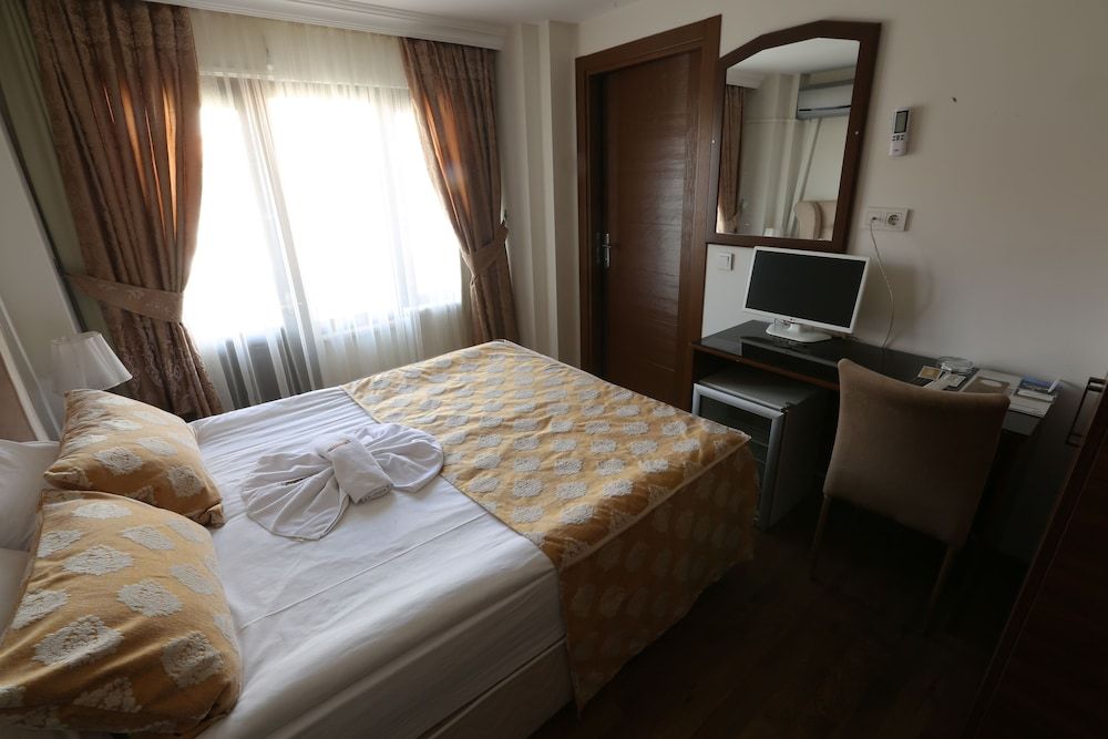 Hotel Ankatra King Room with Balcony 6