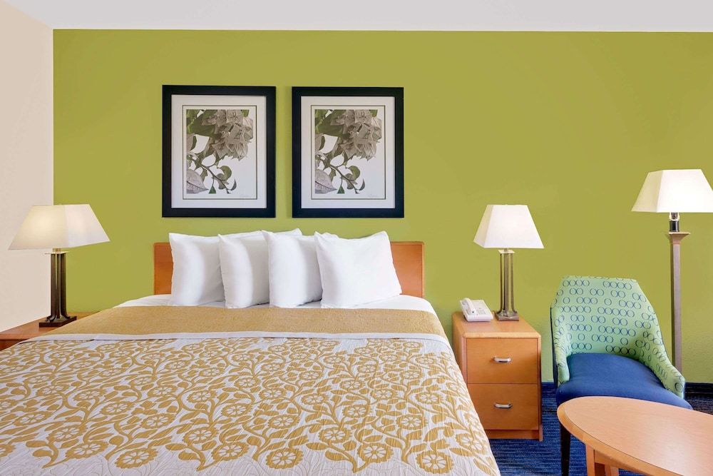 Room, 1 King Bed, Accessible, Non Smoking (Mobility Accessible)