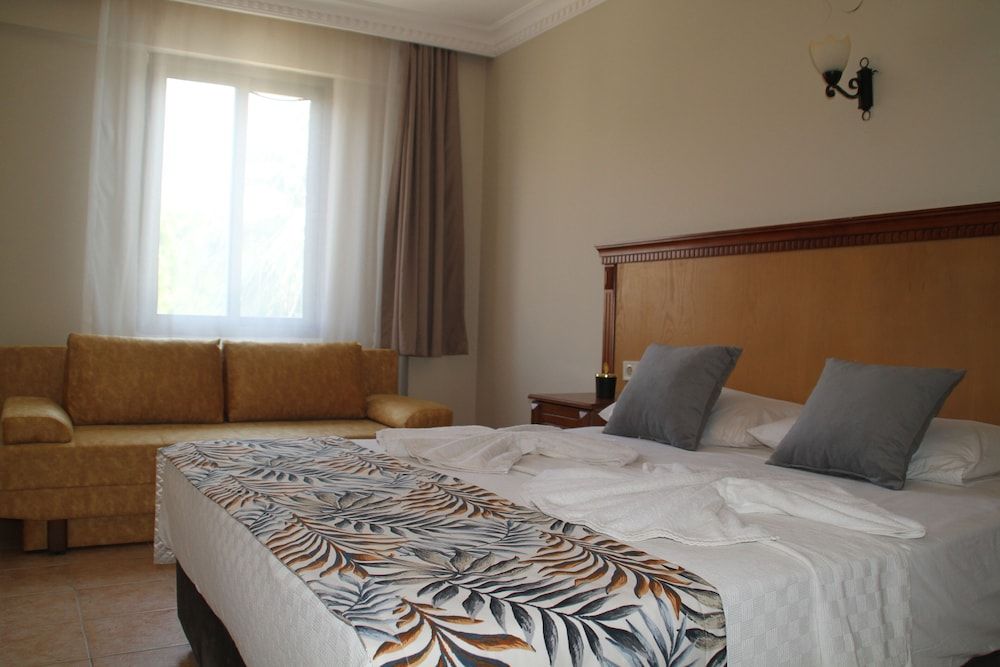 undefined Rosy Suites Hotel 6
