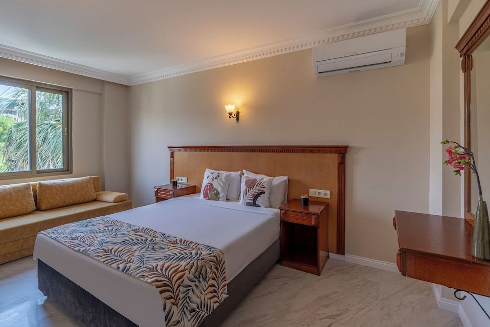 undefined Rosy Suites Hotel 2