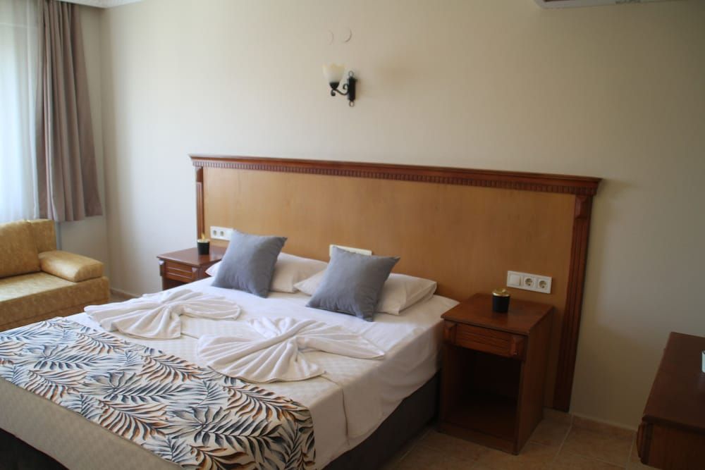 undefined Rosy Suites Hotel 7