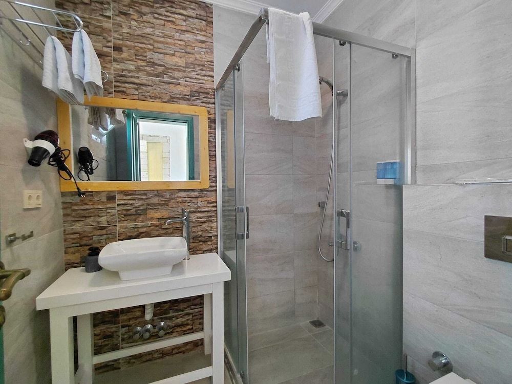 Ionic Hotel Deluxe Double Room, Balcony 4