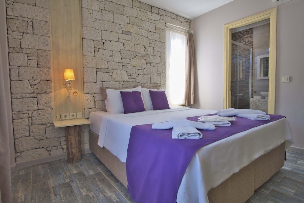 Ionic Hotel Deluxe Room 3