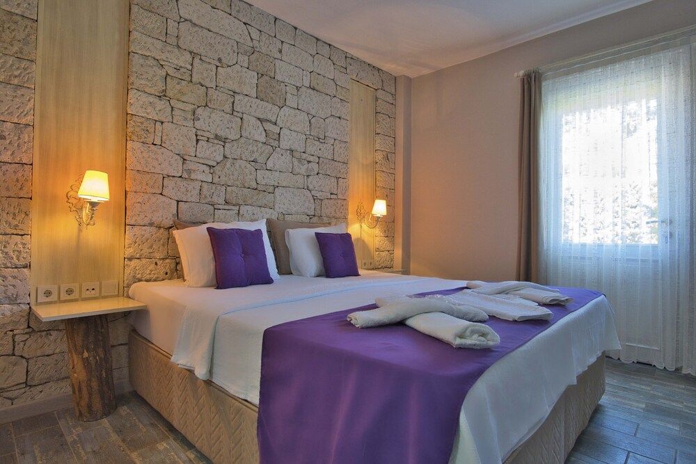 Ionic Hotel Deluxe Room 4