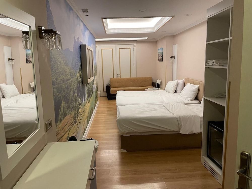 Grand Naki Hotel Economy Room 4