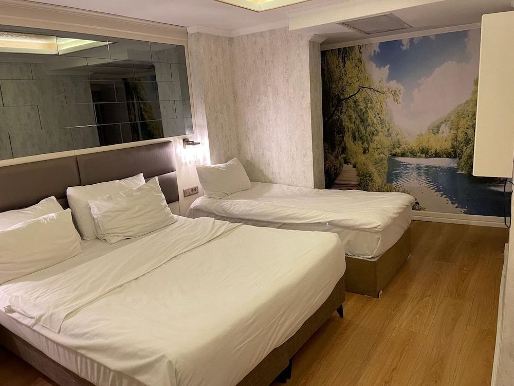 Grand Naki Hotel Economy Room 3