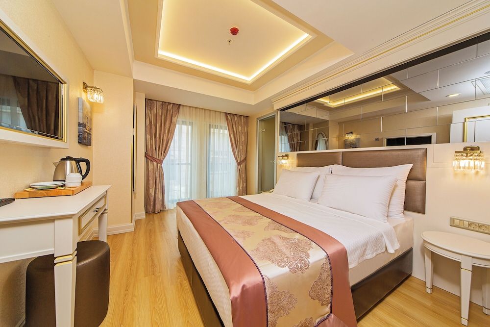 Standard Triple Room, City View