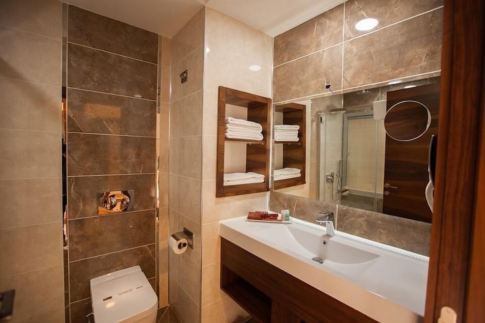 Mitannia Regency Hotel Triple Room 4