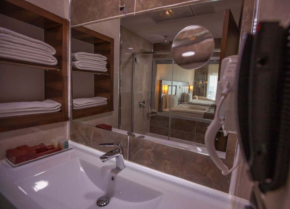 Mitannia Regency Hotel Triple Room 5