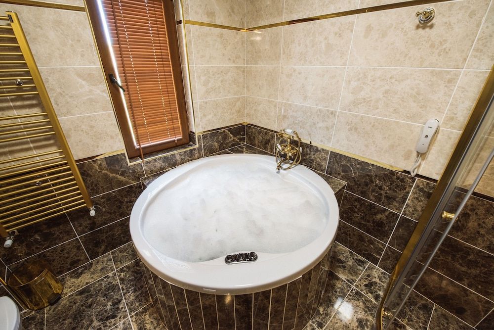 Jetted Tub
