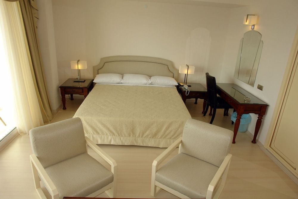 Kismet Hotel Deluxe Double Room 3