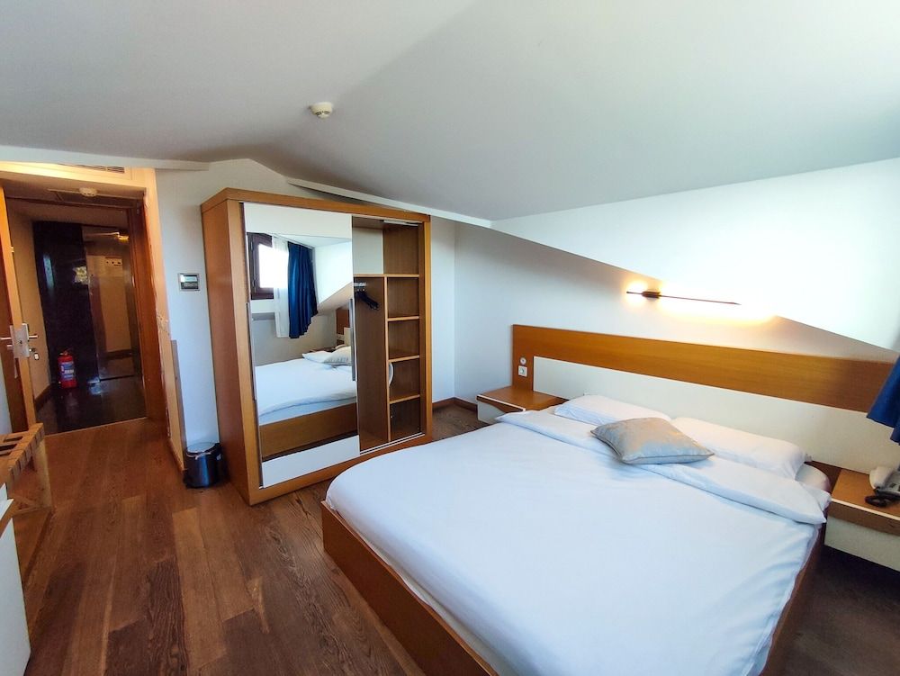 undefined Shah Inn Hotel 10