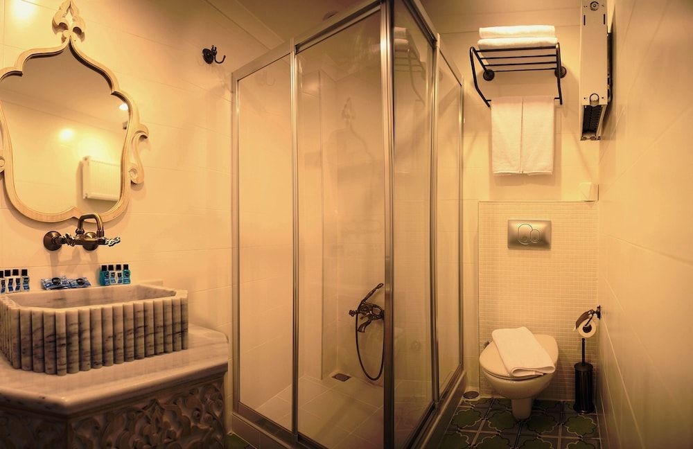 Kervan Hotel Triple Room 7