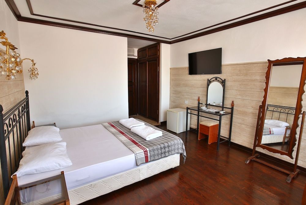 Bozcaada Fahri Hotel Standard Room 2