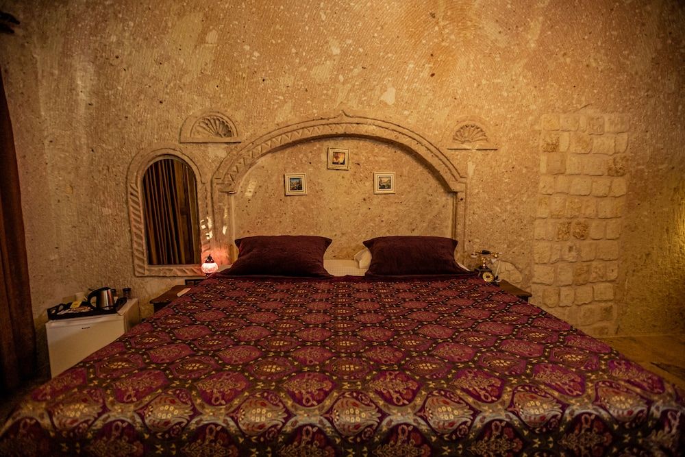 Oread Cave Suites Deluxe Double Room 3