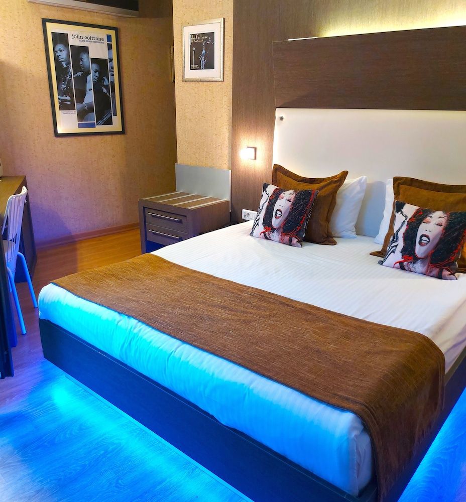 undefined Jazz Hotel 3