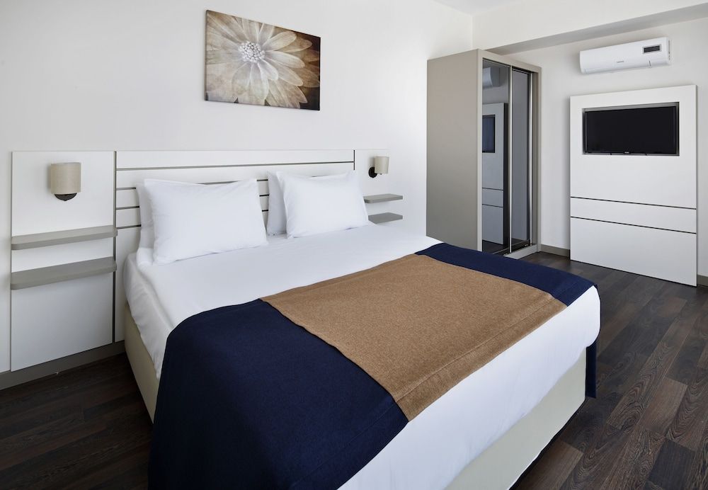 undefined Prime Suites 7