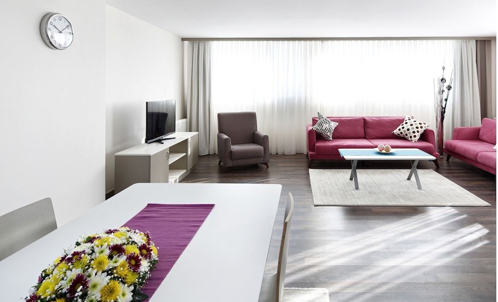 Prime Suites Executive Suite, 3 Bedrooms 2