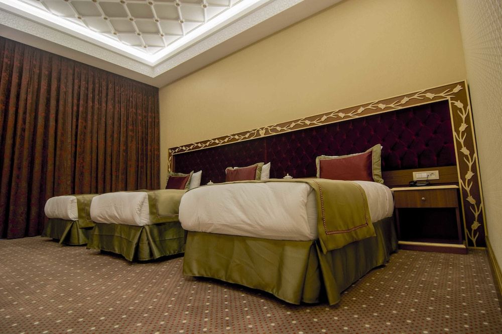 MB Deluxe Hotel Standard Triple Room, 3 Twin Beds 2