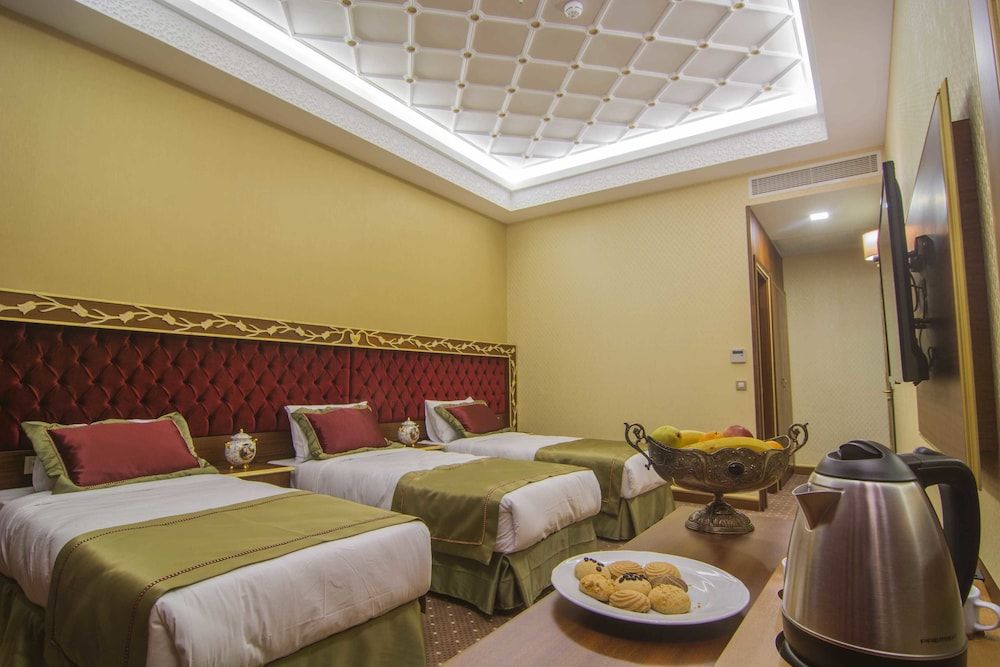 MB Deluxe Hotel Standard Triple Room, 3 Twin Beds