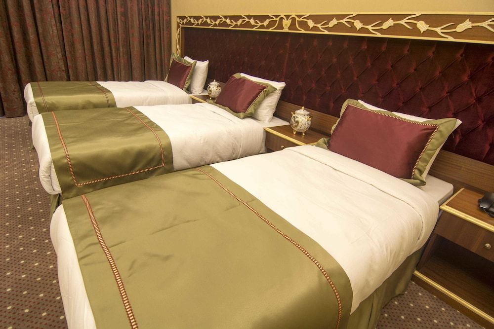 MB Deluxe Hotel Standard Triple Room, 3 Twin Beds 4