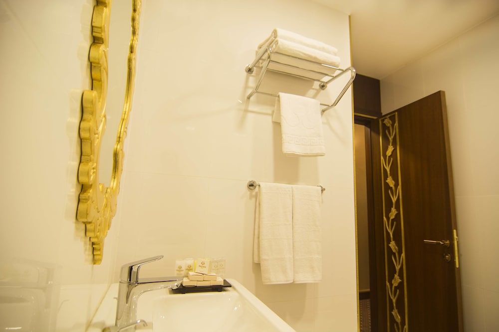 MB Deluxe Hotel Standard Double or Twin Room, 1 Bedroom 11