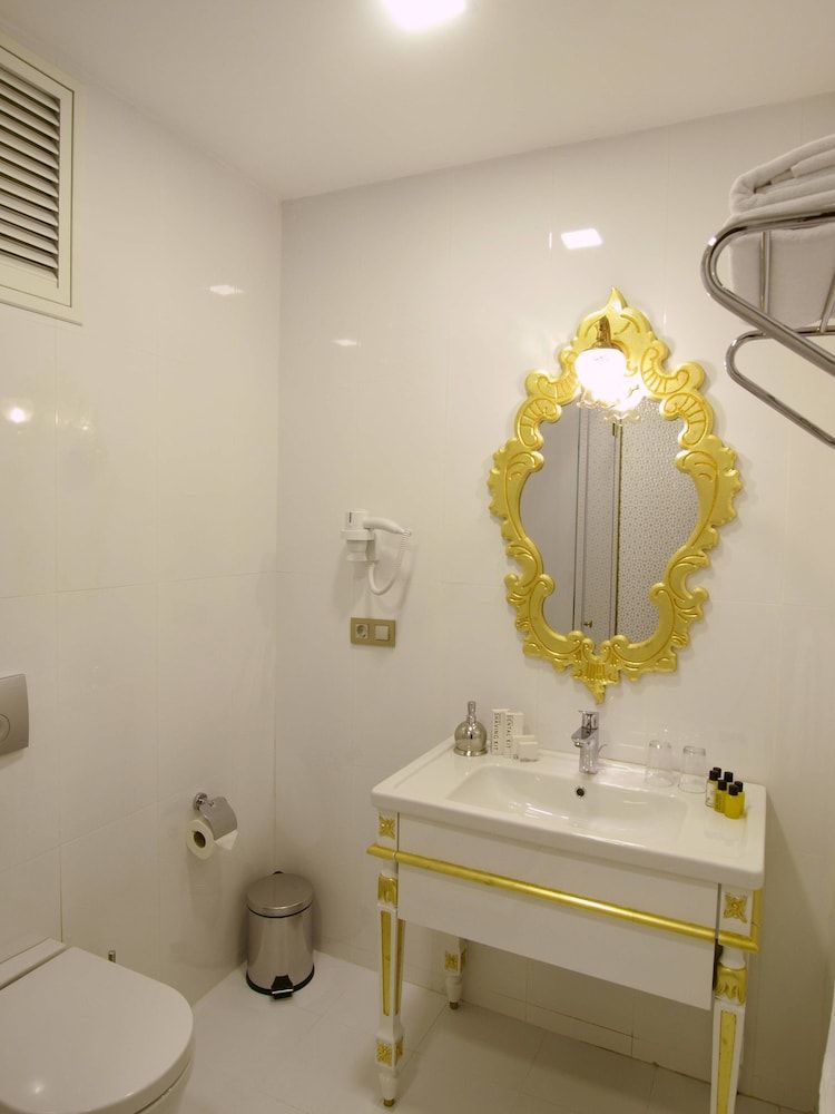 MB Deluxe Hotel Standard Double or Twin Room, 1 Bedroom 7