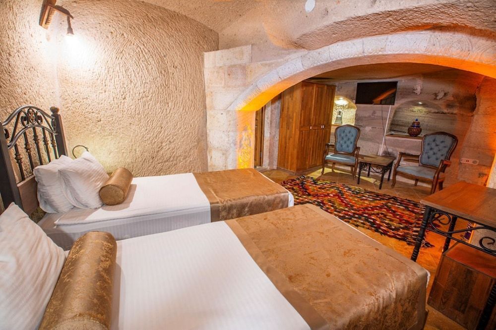 Caldera Hotel Standard Twin Cave Room 3
