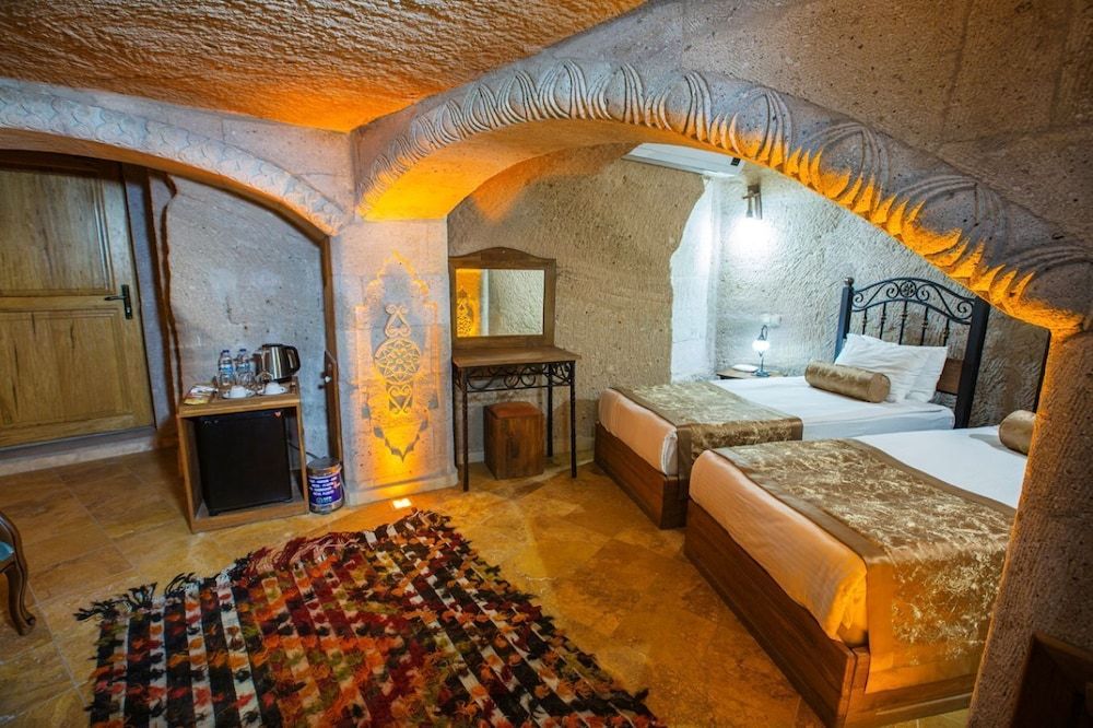 Caldera Hotel Standard Twin Cave Room 6