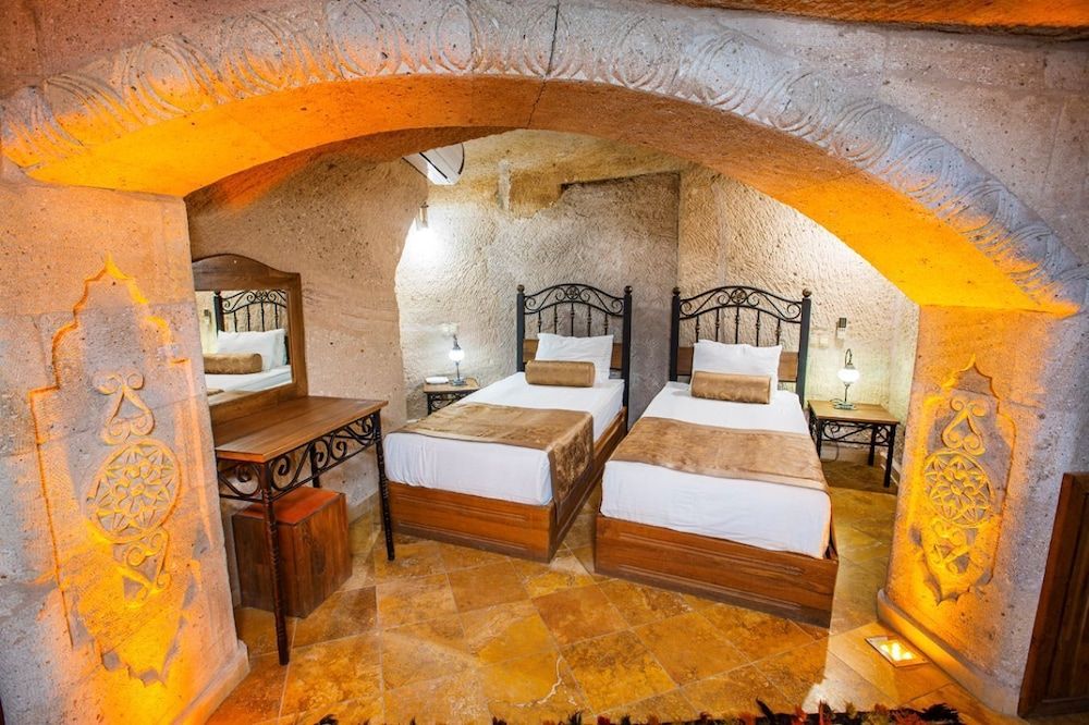 Caldera Hotel Standard Twin Cave Room 2